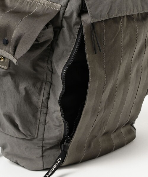 C.P. COMPANY（シーピーカンパニー）の「C.P. Company / ACC BACK PACK IN PLN PPR TCH MIX（バックパック/リュック・メンズ・シルバー・ONE SIZE）」の7枚目の写真