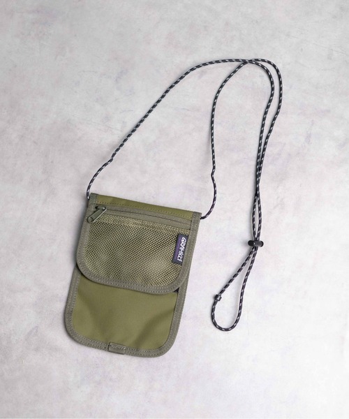 Gramicci（グラミチ）の「【GRAMICCI(グラミチ) 】CORDURA NECK POUCH（ショルダーバッグ・メンズ・オリーブ/ブラック・FREE）」の2枚目の写真