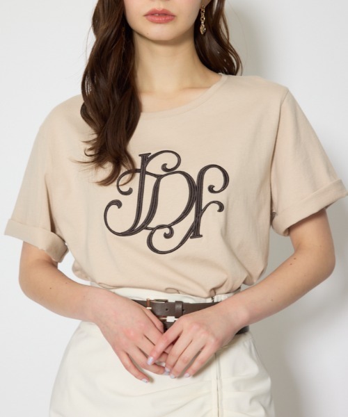 rienda(リエンダ)の「【森香澄さん着用】RDロゴTシャツ 春服 夏服(Tシャツ/カットソー・レディース・ライトピンク/ライトブルー/ブラック/レッド系その他/ホワイト/その他2/ゴールド系その他/ベージュ・FREE)」の3枚目の写真