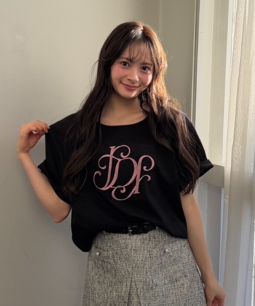 rienda(リエンダ)の「【森香澄さん着用】RDロゴTシャツ 春服 夏服(Tシャツ/カットソー・レディース・ライトピンク/ライトブルー/ブラック/レッド系その他/ホワイト/その他2/ゴールド系その他/ベージュ・FREE)」の17枚目の写真