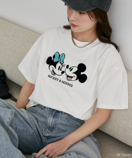 PUBLUX（パブリュクス）の「PUBLUX/パブリュクス Mickey Mouse & Minnie Mouse/ミッキーマウス & ミニーマウス/ 相良刺繍 Tシャツ　限定展開（Tシャツ/カットソー・レディース・オフホワイト/チャコールグレー/ライトグレー・ﾌﾘ-）」の4枚目の写真