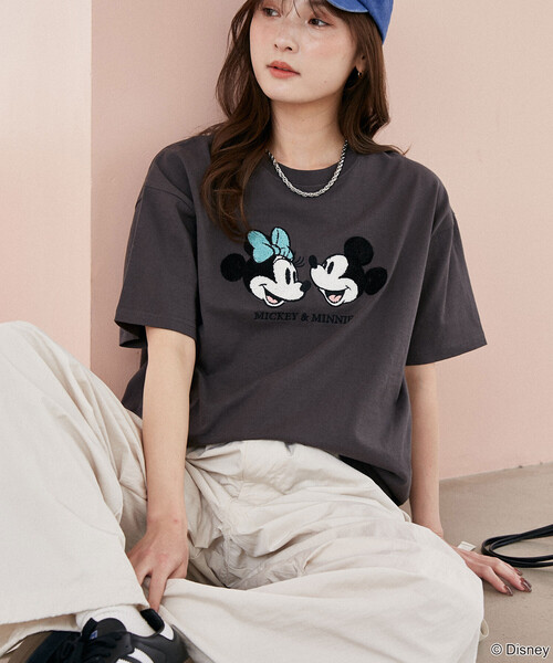 PUBLUX（パブリュクス）の「PUBLUX/パブリュクス Mickey Mouse & Minnie Mouse/ミッキーマウス & ミニーマウス/ 相良刺繍 Tシャツ　限定展開（Tシャツ/カットソー・レディース・オフホワイト/チャコールグレー/ライトグレー・ﾌﾘ-）」の11枚目の写真