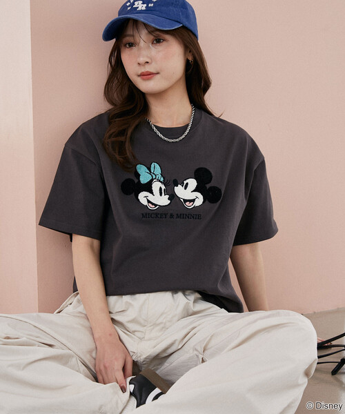 PUBLUX（パブリュクス）の「PUBLUX/パブリュクス Mickey Mouse & Minnie Mouse/ミッキーマウス & ミニーマウス/ 相良刺繍 Tシャツ　限定展開（Tシャツ/カットソー・レディース・オフホワイト/チャコールグレー/ライトグレー・ﾌﾘ-）」の17枚目の写真
