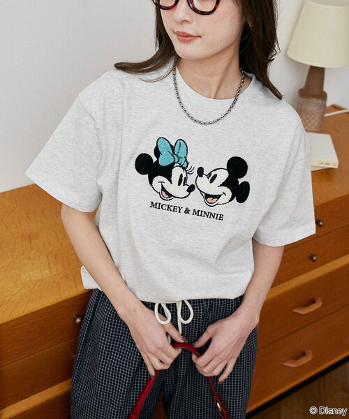PUBLUX（パブリュクス）の「PUBLUX/パブリュクス Mickey Mouse & Minnie Mouse/ミッキーマウス & ミニーマウス/ 相良刺繍 Tシャツ　限定展開（Tシャツ/カットソー・レディース・オフホワイト/チャコールグレー/ライトグレー・ﾌﾘ-）」の19枚目の写真