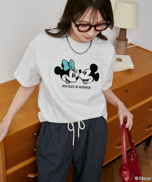 PUBLUX（パブリュクス）の「PUBLUX/パブリュクス Mickey Mouse & Minnie Mouse/ミッキーマウス & ミニーマウス/ 相良刺繍 Tシャツ　限定展開（Tシャツ/カットソー・レディース・オフホワイト/チャコールグレー/ライトグレー・ﾌﾘ-）」の20枚目の写真