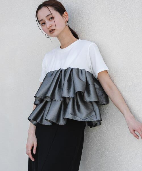 SENSE OF PLACE by URBAN RESEARCH(センスオブプレイスバイアーバンリサーチ)の「シャイニーフリルドッキングカットトップ(Tシャツ/カットソー・レディース・ホワイト系その他/ブラック/オフホワイト・ONE)」の2枚目の写真