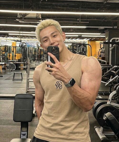 PHERMENON(フェルメノン)の「スタンダードレタリング切り替えノースリーブ - ブラック(Tシャツ/カットソー・メンズ・ブラック・1/2)」の9枚目の写真