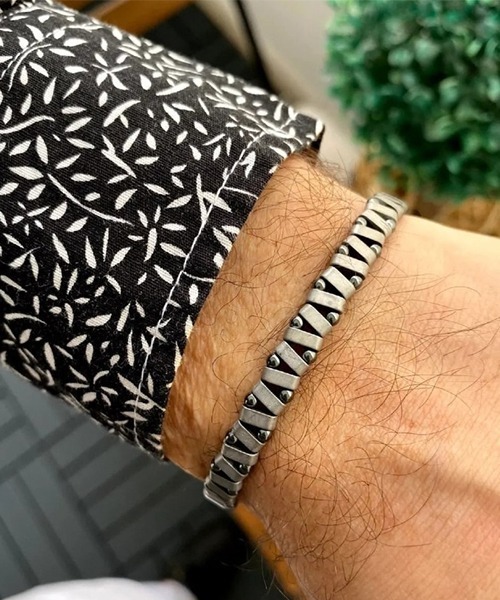 ARCHIVER(アーカイバ)の「【Bz】ランダムブラックビーズブレスレット/メンズ(LEY)(ブレスレット・メンズ・ブラック・FREE)」の1枚目の写真