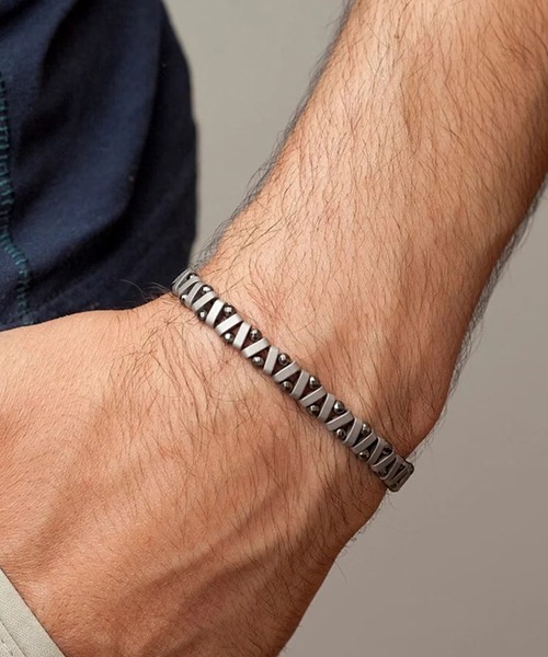 ARCHIVER(アーカイバ)の「【Bz】ランダムブラックビーズブレスレット/メンズ(LEY)(ブレスレット・メンズ・ブラック・FREE)」の2枚目の写真