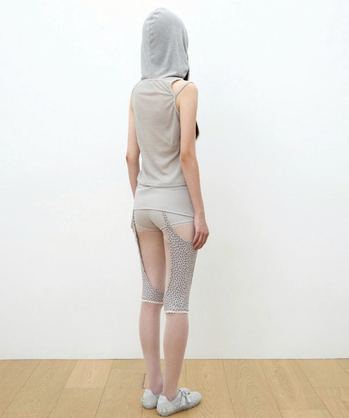 OJOS(オホス)の「【OJOS】Rib Hood Sleeveless / 【オホス】シアーレイヤードリブフード付きタンクトップ(タンクトップ・レディース・グレー/ブラック/ホワイト/ピンク・01)」の21枚目の写真