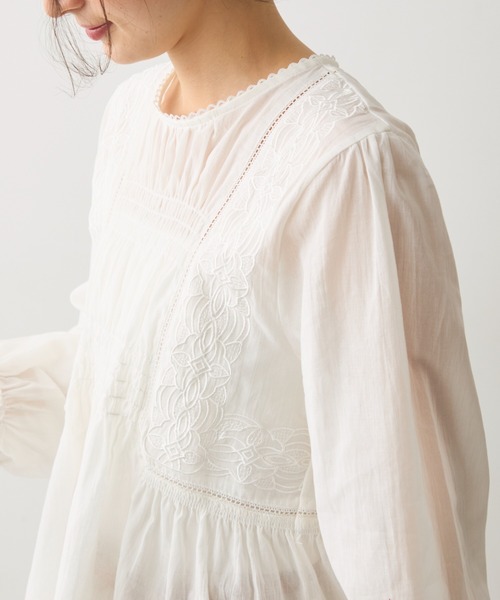 セール】シャーリング刺繍ブラウス（シャツ/ブラウス）｜Crisp