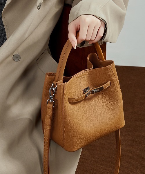 NiiNa(ニーナ)の「【 NiiNa / ニーナ 】高品質牛革2WAYミニバケットショルダーバッグ(ショルダーバッグ・レディース・ブラウン/ダークブラウン/ブラック/グレイッシュベージュ・FREE)」の3枚目の写真