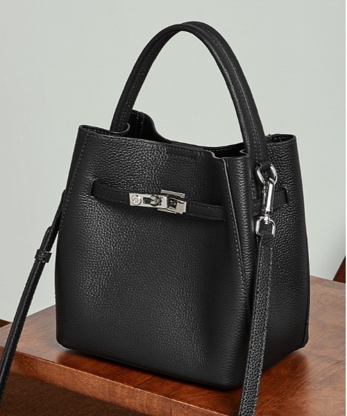 NiiNa(ニーナ)の「【 NiiNa / ニーナ 】高品質牛革2WAYミニバケットショルダーバッグ(ショルダーバッグ・レディース・ブラウン/ダークブラウン/ブラック/グレイッシュベージュ・FREE)」の8枚目の写真