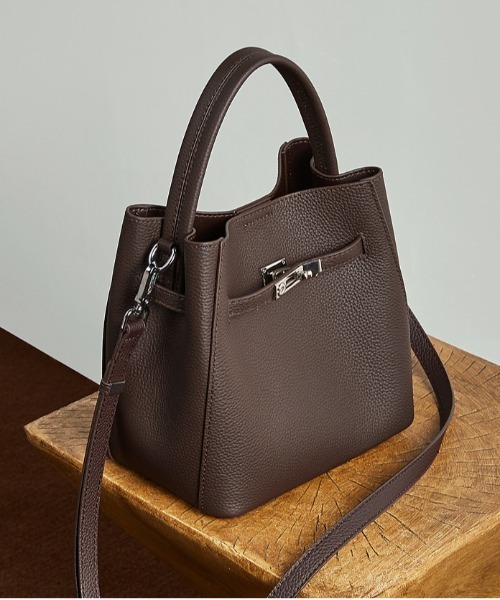 NiiNa(ニーナ)の「【 NiiNa / ニーナ 】高品質牛革2WAYミニバケットショルダーバッグ(ショルダーバッグ・レディース・ブラウン/ダークブラウン/ブラック/グレイッシュベージュ・FREE)」の18枚目の写真