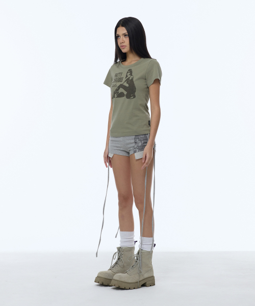 GILAARCHIVE（ギラアーカイブ）の「DANGER GIRL CROP T-SHIRTS_KHAKI（Tシャツ/カットソー・レディース・その他・FREE）」の2枚目の写真