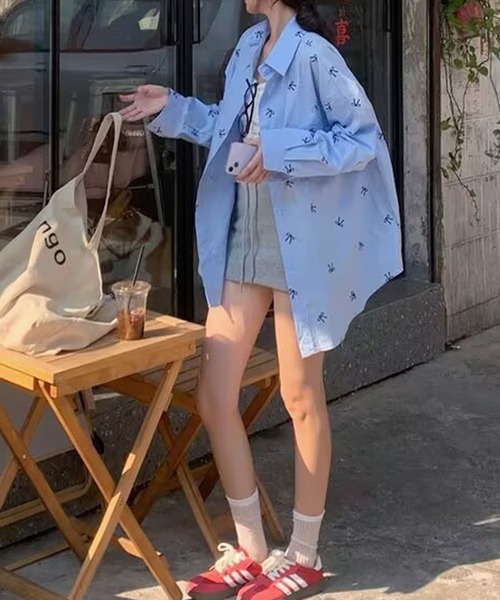 Nia（ニア）の「Nia(ニア)/リボン柄BIGシルエットシャツ（シャツ/ブラウス・レディース・ピンク/ブルー/ホワイト・MEDIUM/SMALL）」の8枚目の写真