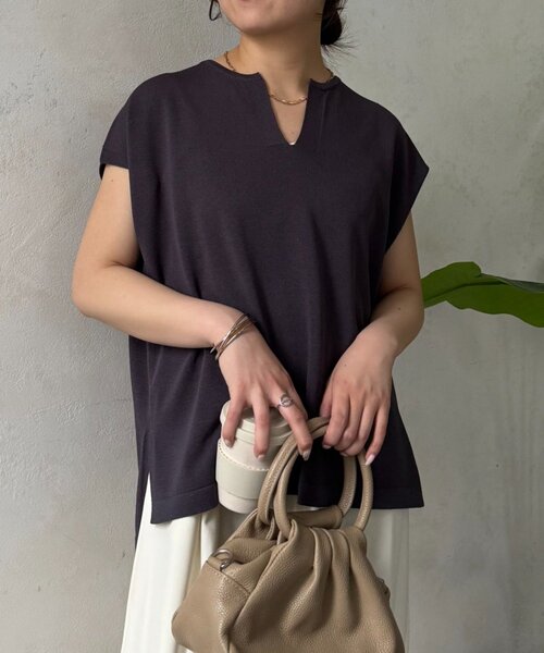 Jena espace merveilleux（ジェナ　エスパスメルヴェイユ）の「キーネックフレンチニット（ニット/セーター・レディース・チャコールグレー/サックスブルー/アイボリー・FREE）」の6枚目の写真