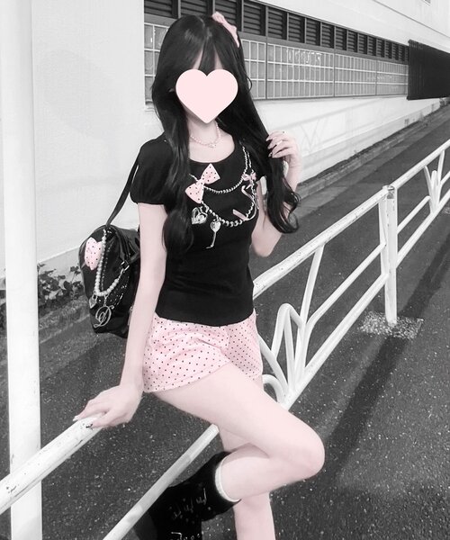 OLIVE des OLIVE（オリーブデオリーブ）の「【インフルエンサー企画】miko necklace tee（Tシャツ/カットソー・レディース・ピンク/ブラック・FREE）」の3枚目の写真