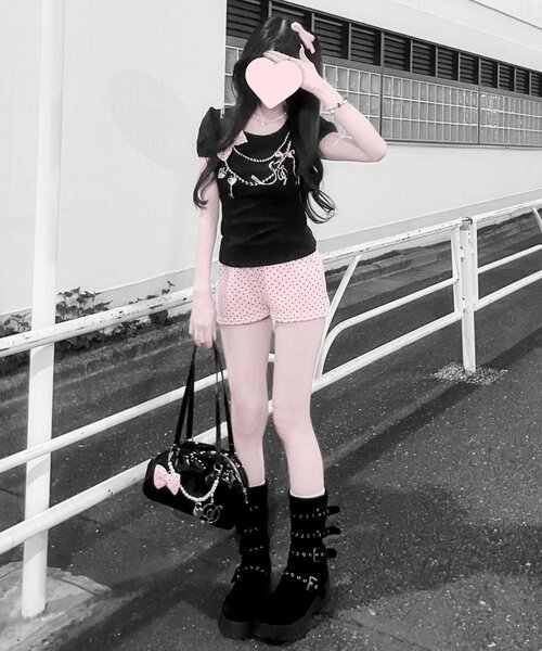 OLIVE des OLIVE（オリーブデオリーブ）の「【インフルエンサー企画】miko necklace tee（Tシャツ/カットソー・レディース・ピンク/ブラック・FREE）」の6枚目の写真