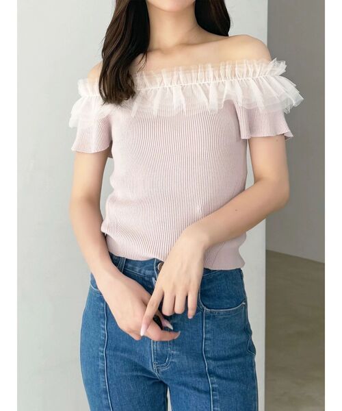 MERCURYDUO(マーキュリーデュオ)の「オフショル2WAYチュールフリルニット(ニット/セーター・レディース・ベージュ/ブラック/オフホワイト・FREE)」の1枚目の写真