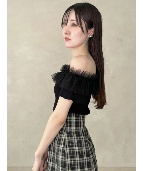 MERCURYDUO(マーキュリーデュオ)の「オフショル2WAYチュールフリルニット(ニット/セーター・レディース・ベージュ/ブラック/オフホワイト・FREE)」の12枚目の写真