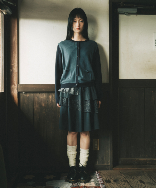 OHESHIO(オヘシオ)の「STAR TWO TONE BUTTON CARDIGAN, BLUE(カーディガン/ボレロ・レディース・その他・FREE)」の2枚目の写真