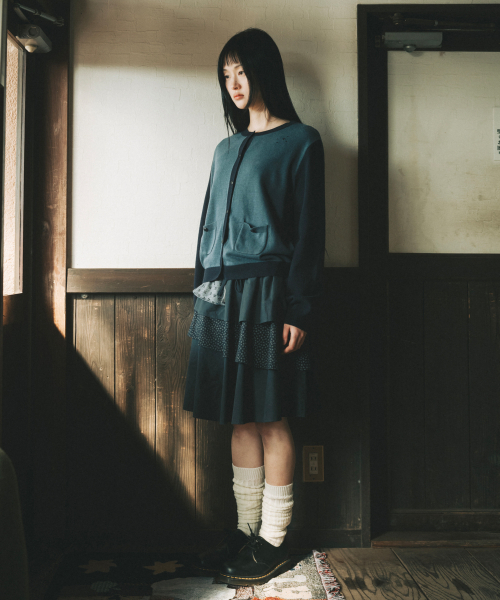 OHESHIO(オヘシオ)の「STAR TWO TONE BUTTON CARDIGAN, BLUE(カーディガン/ボレロ・レディース・その他・FREE)」の3枚目の写真