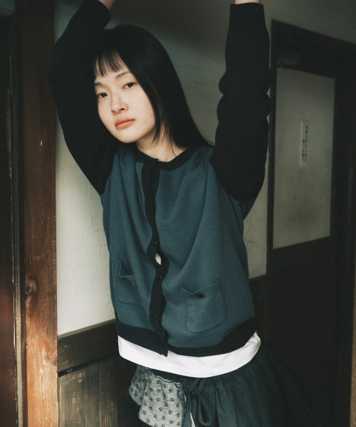 OHESHIO(オヘシオ)の「STAR TWO TONE BUTTON CARDIGAN, BLUE(カーディガン/ボレロ・レディース・その他・FREE)」の5枚目の写真
