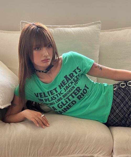 runningHIGH(ランニングハイ)の「A'GEM/9 × .kom 『runningHIGH/ランニングハイ』 LETTERING SLIM H/S TEE/ レタリングスリムTシャツ(Tシャツ/カットソー・レディース・ネイビー/グリーン/ライトグリーン・FREE)」の5枚目の写真