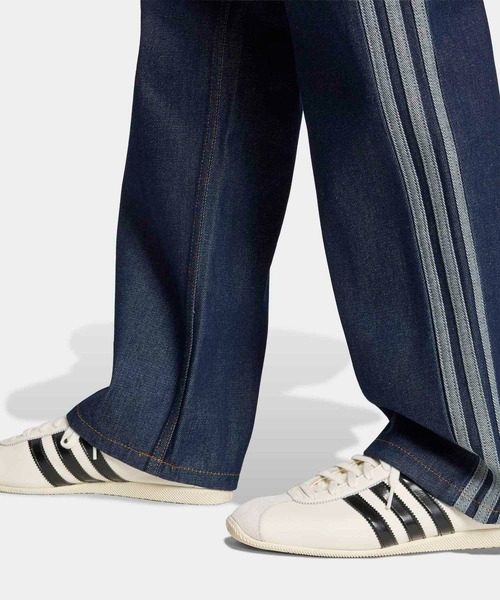 adidas(アディダス)の「FIREBIRD MID RISE STRAIGHT DENIM PANT / アディダスオリジナルス adidas Originals(デニムパンツ・レディース・ブルー・25/30/24/30/31W 30L/30W 30L/29/30/28/30/27/30/26/30/32W 30L/33W 30L)」の4枚目の写真