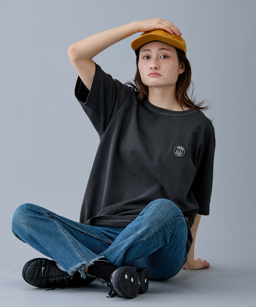 PARIS SAINT-GERMAIN（パリサンジェルマン）の「【Paris Saint-Germain / パリ・サン＝ジェルマン】 JP PIGMENT CREST TEE（Tシャツ/カットソー・メンズ・ブラック系その他/ベージュ/ピンク・SMALL/MEDIUM/LARGE/X-LARGE）」の20枚目の写真