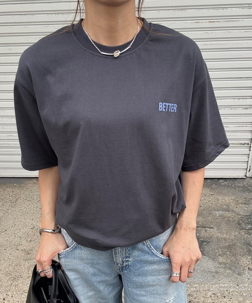 ISOOK(アイスー)の「バックレタリングプリントオーバーTシャツ(chiica select) / レタリング ルーズ丈 ビッグシルエット 英字ロゴ(Tシャツ/カットソー・レディース・チャコール/ホワイト・FREE)」の10枚目の写真