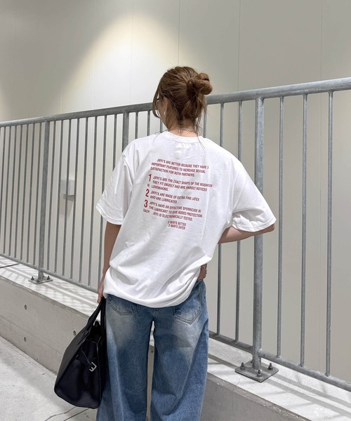ISOOK(アイスー)の「バックレタリングプリントオーバーTシャツ(chiica select) / レタリング ルーズ丈 ビッグシルエット 英字ロゴ(Tシャツ/カットソー・レディース・チャコール/ホワイト・FREE)」の11枚目の写真