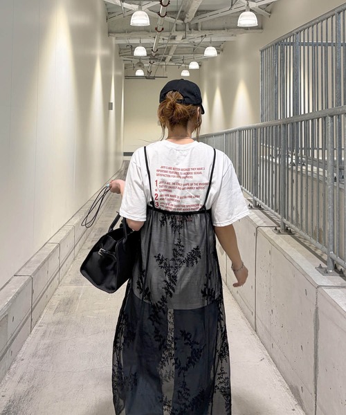 ISOOK(アイスー)の「バックレタリングプリントオーバーTシャツ(chiica select) / レタリング ルーズ丈 ビッグシルエット 英字ロゴ(Tシャツ/カットソー・レディース・チャコール/ホワイト・FREE)」の13枚目の写真