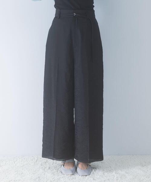 URBAN RESEARCH ROSSO WOMEN(アーバンリサーチ ロッソ)の「ベルテッドシアーパンツ(その他パンツ・レディース・オフホワイト/ブラック・36/38)」の4枚目の写真