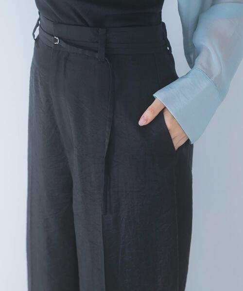 URBAN RESEARCH ROSSO WOMEN(アーバンリサーチ ロッソ)の「ベルテッドシアーパンツ(その他パンツ・レディース・オフホワイト/ブラック・36/38)」の7枚目の写真
