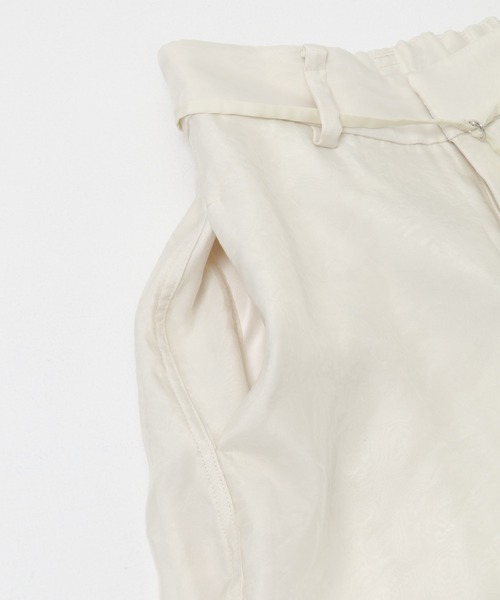 URBAN RESEARCH ROSSO WOMEN(アーバンリサーチ ロッソ)の「ベルテッドシアーパンツ(その他パンツ・レディース・オフホワイト/ブラック・36/38)」の7枚目の写真