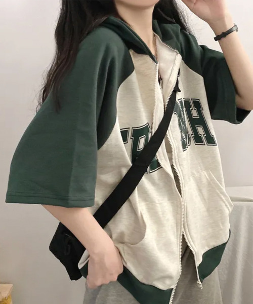 VIVID LADY(ビビッドレディー)の「ラグラン配色 カレッジロゴ 半袖ジップアップパーカー(パーカー・レディース・ネイビー/ワイン/グリーン・FREE)」の5枚目の写真