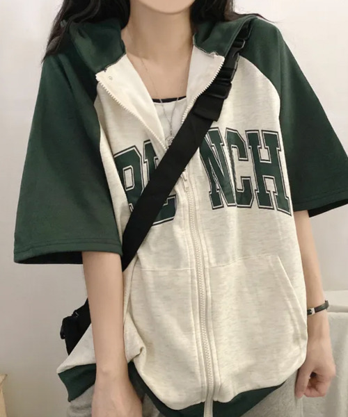 VIVID LADY(ビビッドレディー)の「ラグラン配色 カレッジロゴ 半袖ジップアップパーカー(パーカー・レディース・ネイビー/ワイン/グリーン・FREE)」の7枚目の写真