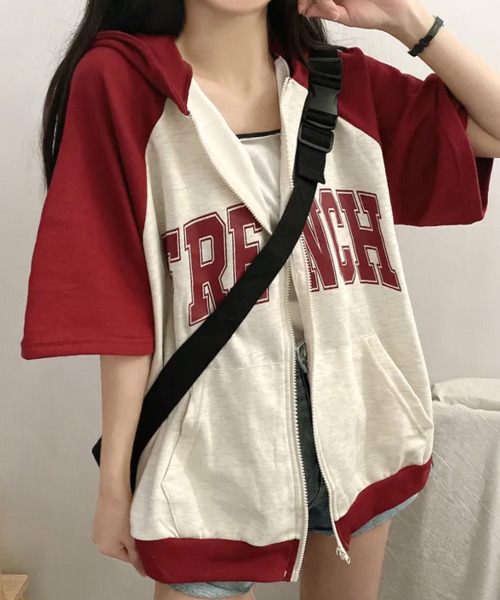 VIVID LADY(ビビッドレディー)の「ラグラン配色 カレッジロゴ 半袖ジップアップパーカー(パーカー・レディース・ネイビー/ワイン/グリーン・FREE)」の9枚目の写真