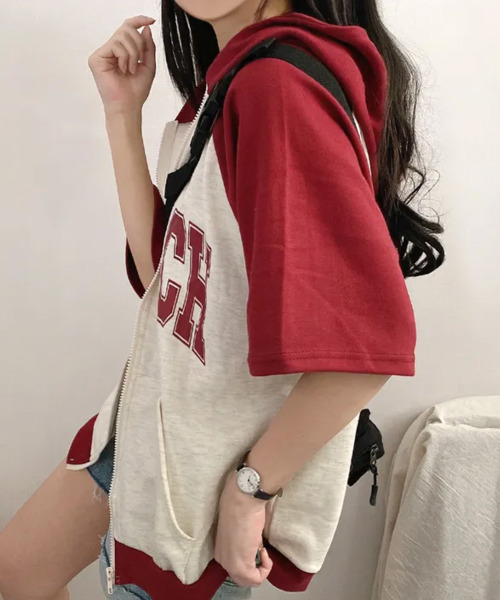 VIVID LADY(ビビッドレディー)の「ラグラン配色 カレッジロゴ 半袖ジップアップパーカー(パーカー・レディース・ネイビー/ワイン/グリーン・FREE)」の12枚目の写真