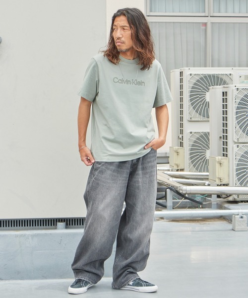 Calvin Klein（カルバン・クライン）の「Calvin Klein/カルバンクライン SS 20S EU SPW HD SHIN STNDRD GRAPHIC TEE フロント ブランドロゴ 半袖 クルーネック Tシャツ メンズ レディース ユニセックス 2026年 夏 夏服（Tシャツ/カットソー・メンズ・ホワイト/ブラック/オリーブ・S/M/L/XL）」の22枚目の写真