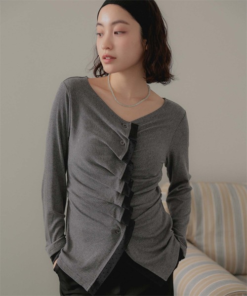 miette(ミエット)の「フロントギャザーチュールドッキングトップス(Tシャツ/カットソー・レディース・ブラック/チャコール/アイボリー・FREE)」の3枚目の写真