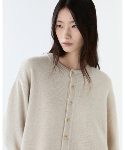 THEENDQUESTION(ジエンドクエスチョン)の「Button half-open knit top / IVORY(ニット/セーター・レディース・その他・1/2)」の3枚目の写真