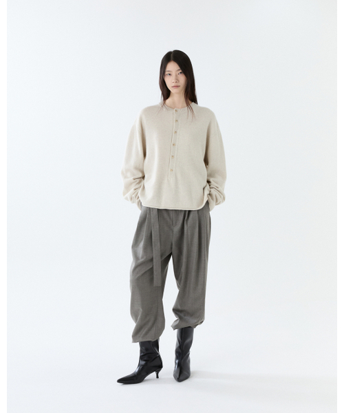 THEENDQUESTION(ジエンドクエスチョン)の「Button half-open knit top / IVORY(ニット/セーター・レディース・その他・1/2)」の4枚目の写真