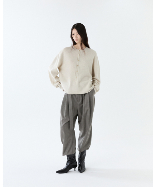 THEENDQUESTION(ジエンドクエスチョン)の「Button half-open knit top / IVORY(ニット/セーター・レディース・その他・1/2)」の5枚目の写真