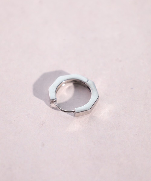 EVER METAL(エバーメタル ever metal EVER METAL)の「EVERMETAL 日本製 サージカルステンレス 316L 金属アレルギー対応 フープ ピアス カットデザイン 男女兼用(ピアス(片耳用)・メンズ・シルバー/ゴールド/ブラック・FREE)」の12枚目の写真