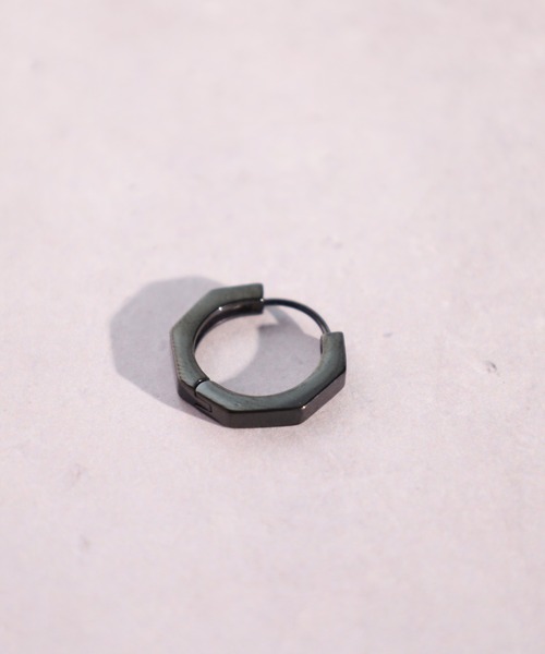 EVER METAL(エバーメタル ever metal EVER METAL)の「EVERMETAL 日本製 サージカルステンレス 316L 金属アレルギー対応 フープ ピアス カットデザイン 男女兼用(ピアス(片耳用)・メンズ・シルバー/ゴールド/ブラック・FREE)」の9枚目の写真