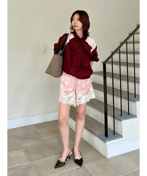 LILY BROWN(リリーブラウン)の「レーストリムサテンショートパンツ(その他パンツ・レディース・ピンク/ネイビー/アイボリー・F)」の21枚目の写真