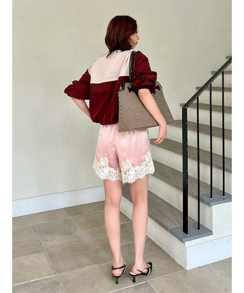 LILY BROWN(リリーブラウン)の「レーストリムサテンショートパンツ(その他パンツ・レディース・ピンク/ネイビー/アイボリー・F)」の22枚目の写真